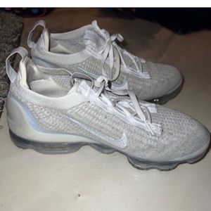 Womens Nike flyknit vapor max